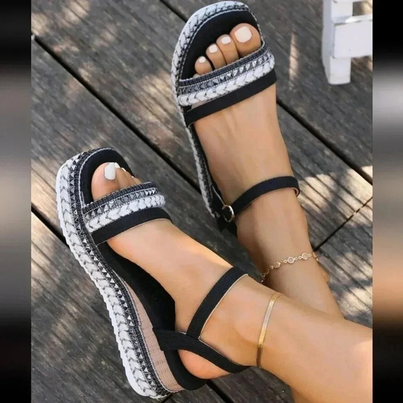 Arrival Black Rivets Braided Weave Casual VacationOpen Toe Sandals - Picture 1 of 5